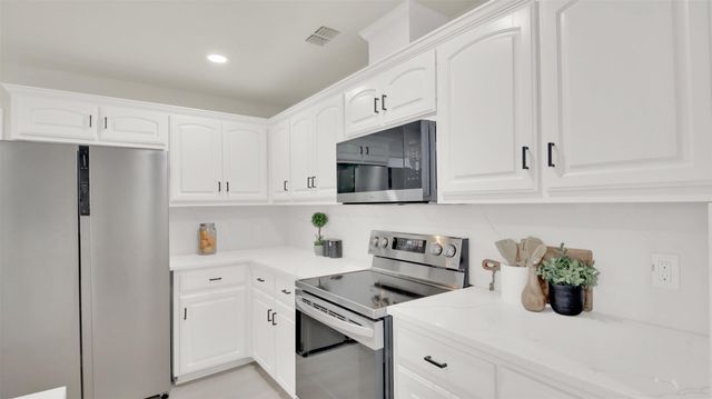 131 Meadow Valley LOOP, Jarrell, TX 76537