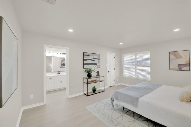 131 Meadow Valley LOOP, Jarrell, TX 76537