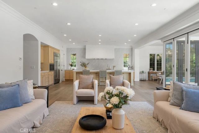 117 Andirons, Irvine, CA 92602