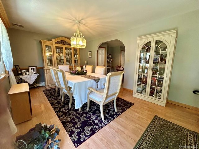 19 Sandpiper Lane, Coram, NY 11727