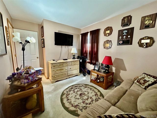 19 Sandpiper Lane, Coram, NY 11727