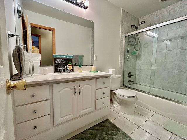 19 Sandpiper Lane, Coram, NY 11727