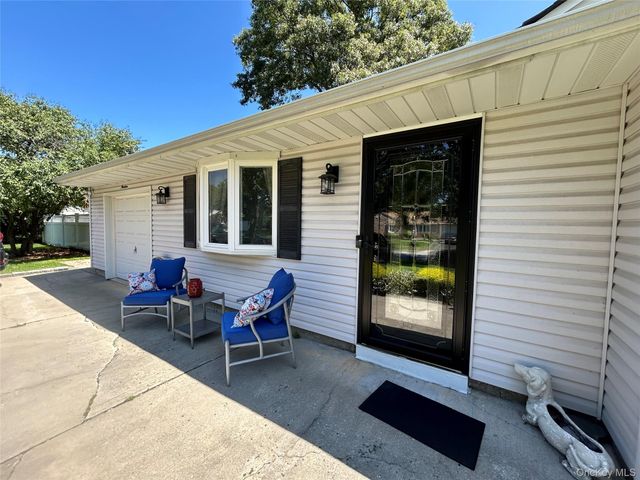 19 Sandpiper Lane, Coram, NY 11727