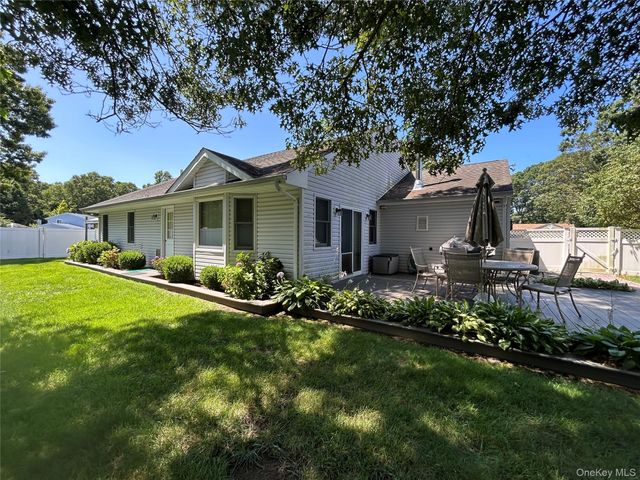 19 Sandpiper Lane, Coram, NY 11727