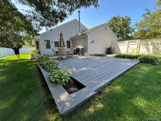19 Sandpiper Lane, Coram, NY 11727