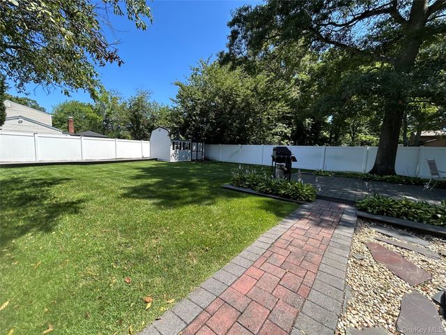 19 Sandpiper Lane, Coram, NY 11727