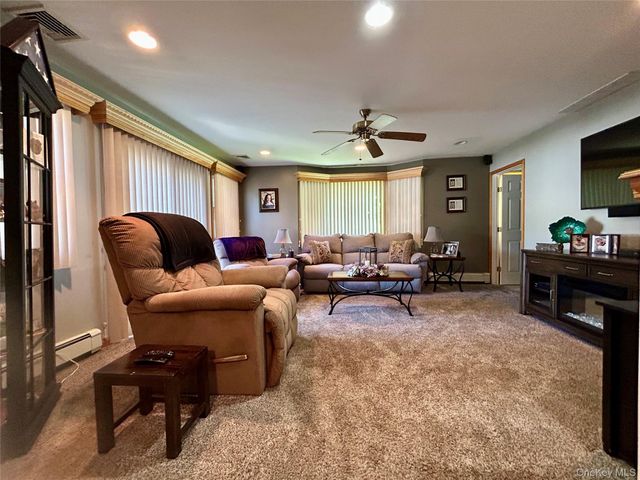 19 Sandpiper Lane, Coram, NY 11727