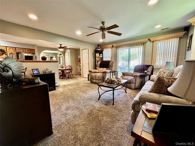 19 Sandpiper Lane, Coram, NY 11727