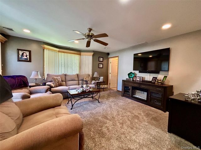19 Sandpiper Lane, Coram, NY 11727
