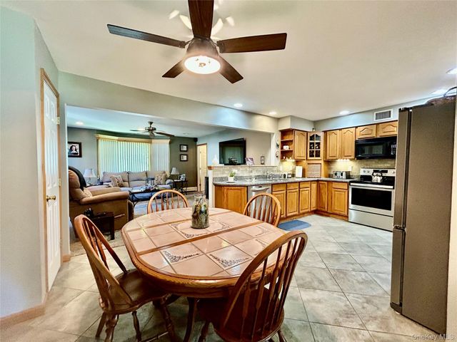 19 Sandpiper Lane, Coram, NY 11727