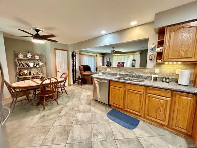 19 Sandpiper Lane, Coram, NY 11727