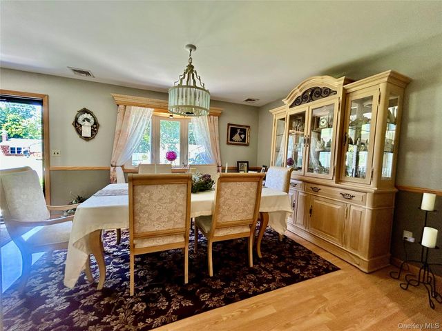 19 Sandpiper Lane, Coram, NY 11727