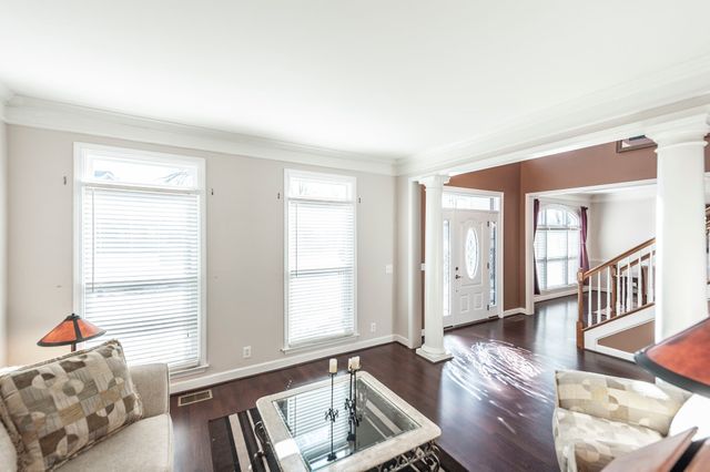 102 Fairlake Ct, Hendersonville, TN 37075