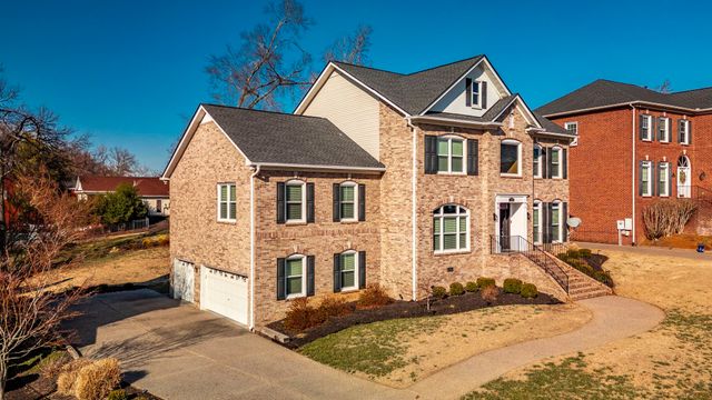 102 Fairlake Ct, Hendersonville, TN 37075