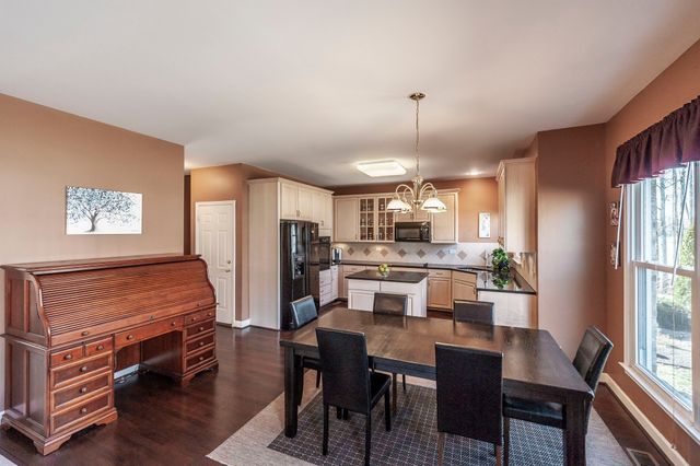 102 Fairlake Ct, Hendersonville, TN 37075