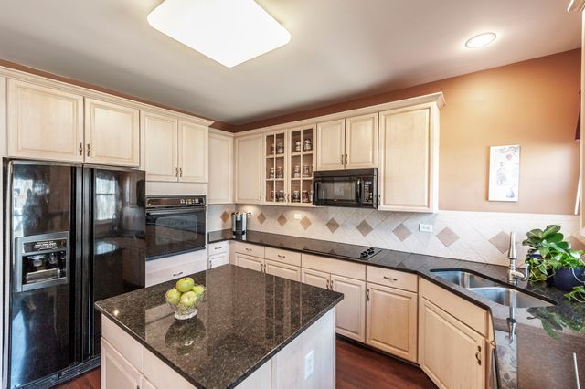 102 Fairlake Ct, Hendersonville, TN 37075