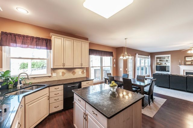 102 Fairlake Ct, Hendersonville, TN 37075