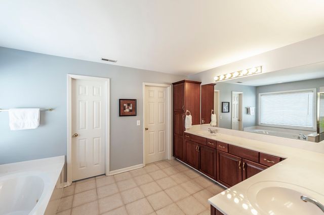 102 Fairlake Ct, Hendersonville, TN 37075