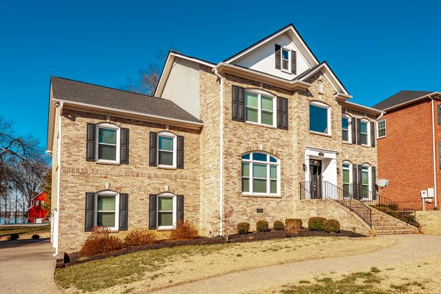 102 Fairlake Ct, Hendersonville, TN 37075