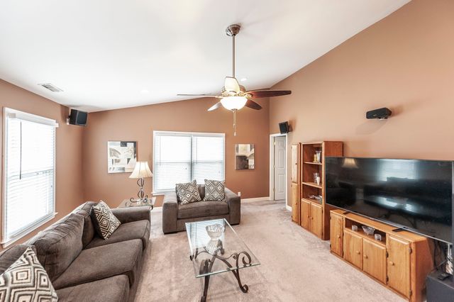 102 Fairlake Ct, Hendersonville, TN 37075