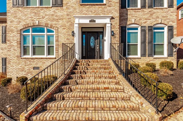 102 Fairlake Ct, Hendersonville, TN 37075