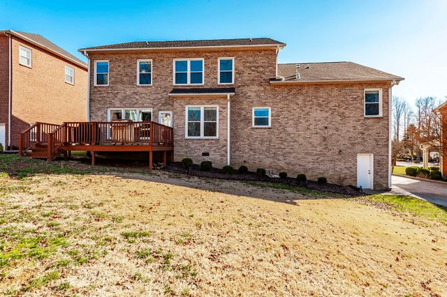 102 Fairlake Ct, Hendersonville, TN 37075