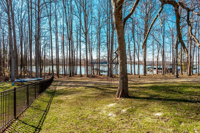 102 Fairlake Ct, Hendersonville, TN 37075