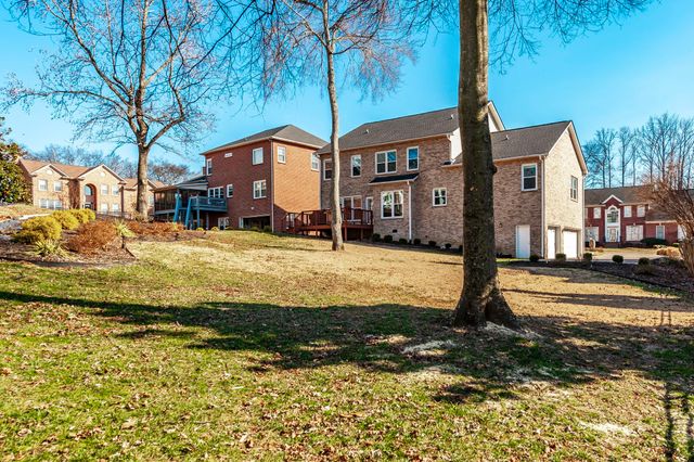 102 Fairlake Ct, Hendersonville, TN 37075