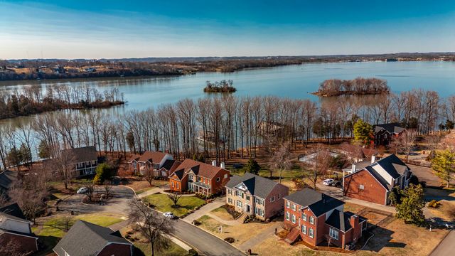 102 Fairlake Ct, Hendersonville, TN 37075