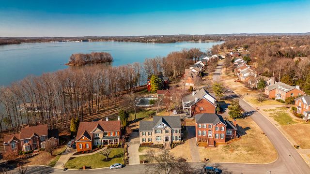 102 Fairlake Ct, Hendersonville, TN 37075