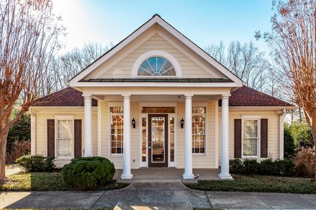 102 Fairlake Ct, Hendersonville, TN 37075