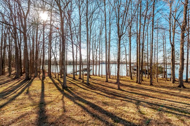 102 Fairlake Ct, Hendersonville, TN 37075