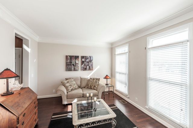 102 Fairlake Ct, Hendersonville, TN 37075