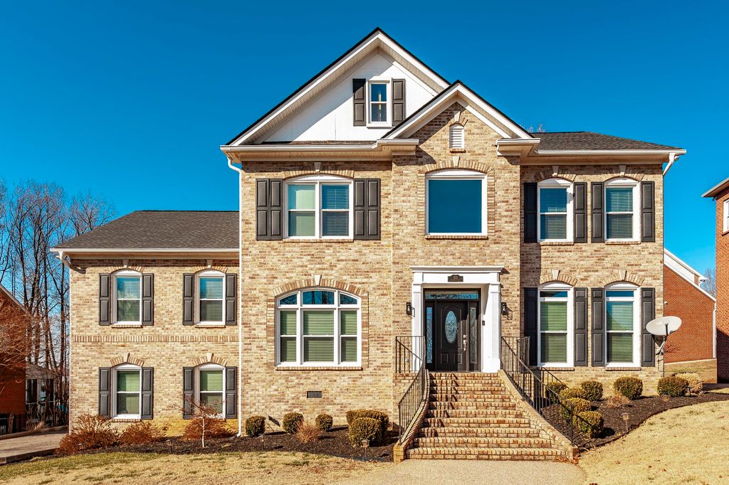 102 Fairlake Ct, Hendersonville, TN 37075