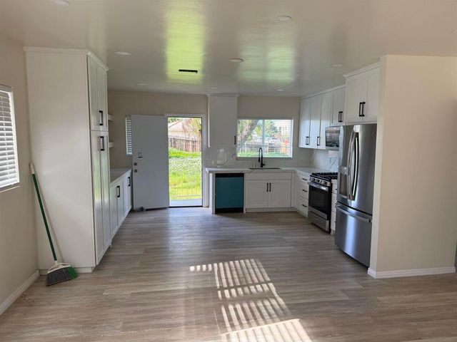 1002 Woodlawn Avenue, Chula Vista, CA 91911