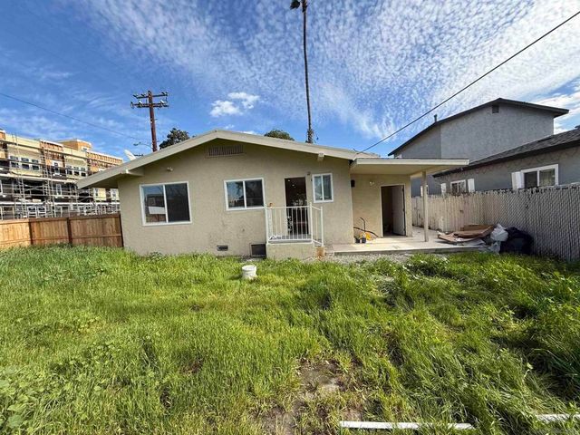 1002 Woodlawn Avenue, Chula Vista, CA 91911