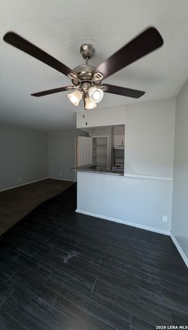 158 De Chantle Rd Apt 129, San Antonio, TX 78201