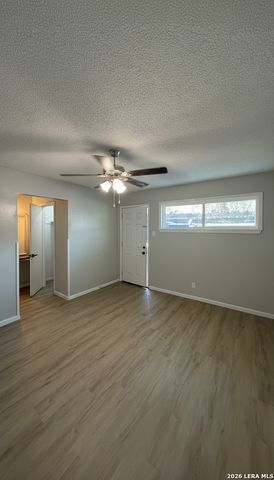 158 De Chantle Rd Apt 129, San Antonio, TX 78201