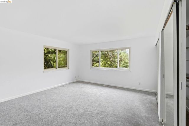 33 Eastwood Ct, Oakland, CA 94611
