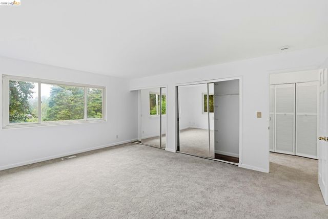 33 Eastwood Ct, Oakland, CA 94611