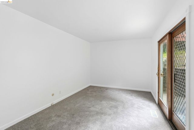 33 Eastwood Ct, Oakland, CA 94611