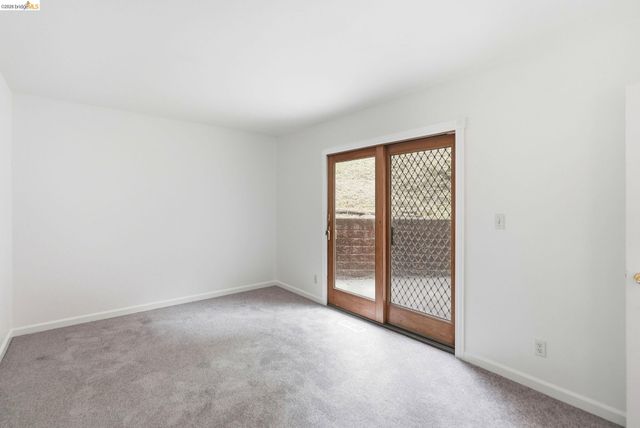 33 Eastwood Ct, Oakland, CA 94611