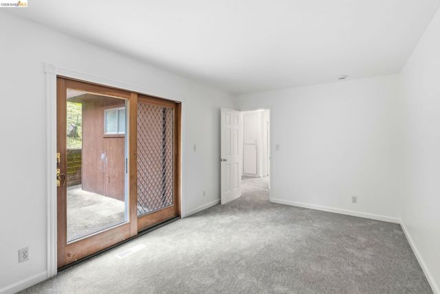 33 Eastwood Ct, Oakland, CA 94611