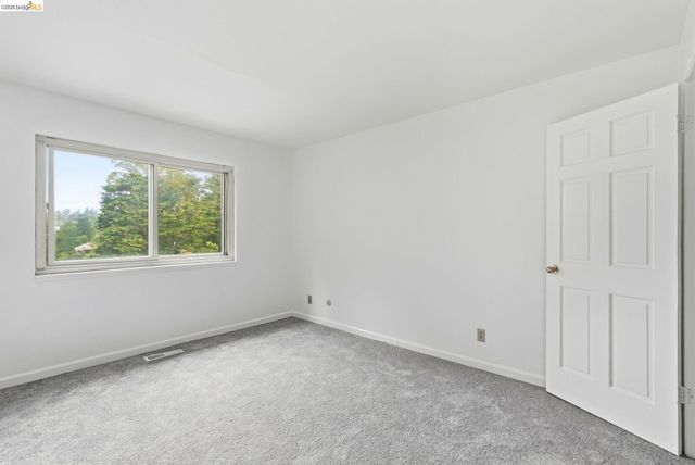 33 Eastwood Ct, Oakland, CA 94611