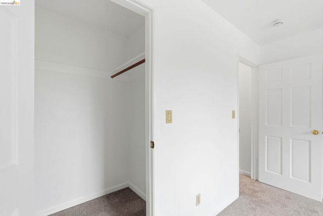 33 Eastwood Ct, Oakland, CA 94611