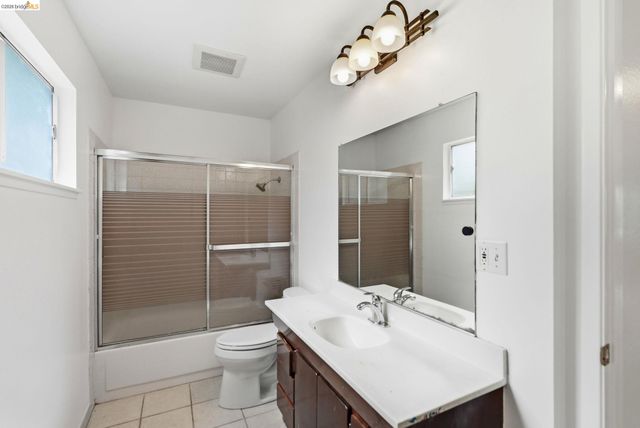 33 Eastwood Ct, Oakland, CA 94611
