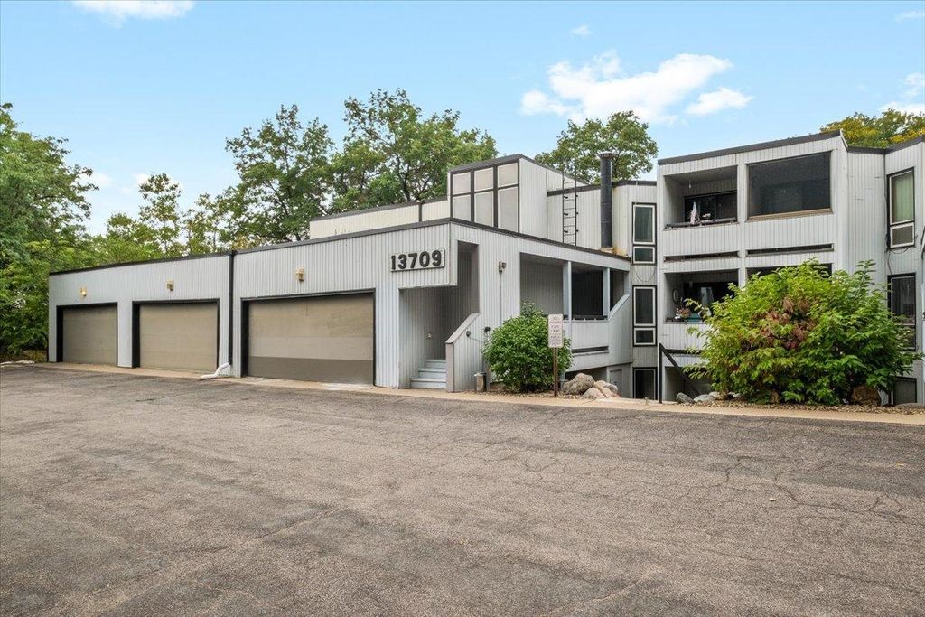 13709 Nicollet Avenue 301, Burnsville, MN 55337 — exterior