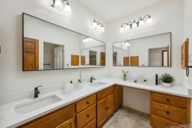8835 Garden Ridge Drive, Garden Ridge, TX 78266