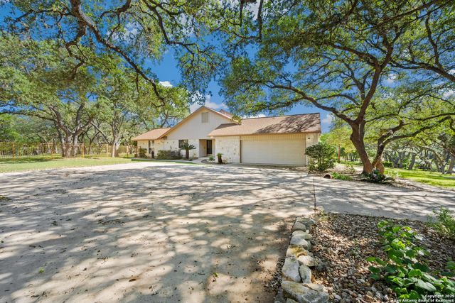 8835 Garden Ridge Drive, Garden Ridge, TX 78266