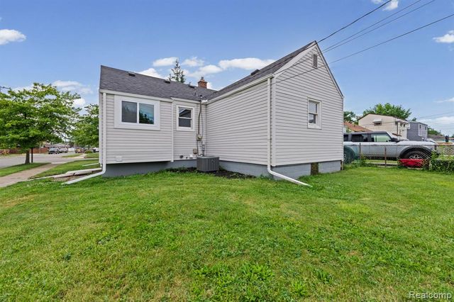 1204 8th Street, Wyandotte, MI 48192